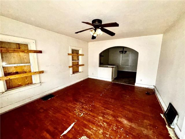 718 Thompson Avenue, St Joseph, MO 64504