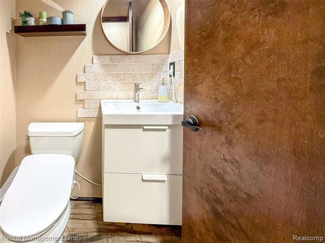 174 Lange Drive, Troy, MI 48098