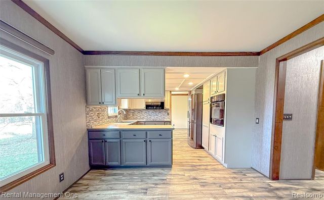 174 Lange Drive, Troy, MI 48098