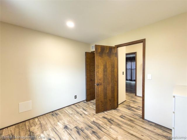 174 Lange Drive, Troy, MI 48098