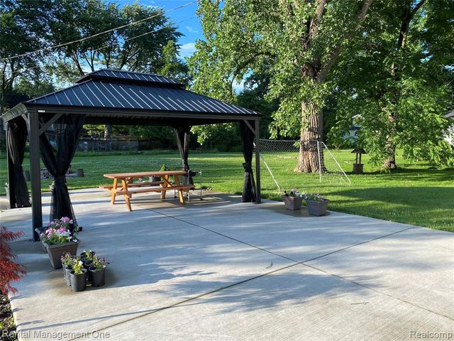 174 Lange Drive, Troy, MI 48098