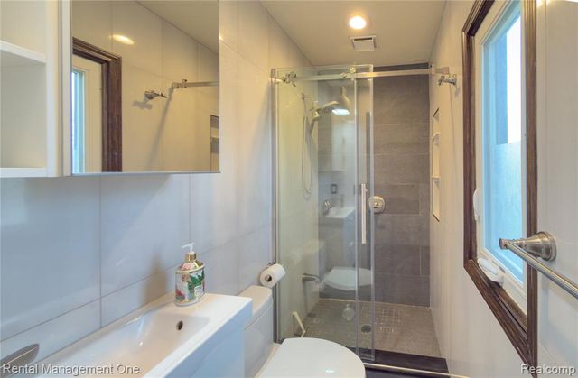 174 Lange Drive, Troy, MI 48098