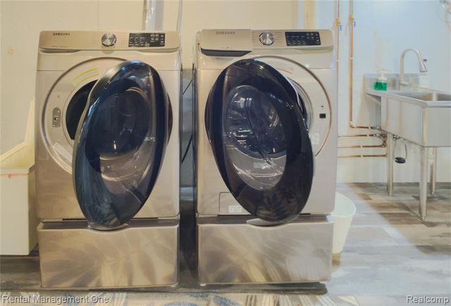 174 Lange Drive, Troy, MI 48098