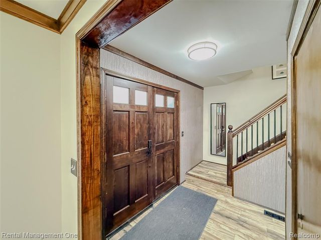 174 Lange Drive, Troy, MI 48098