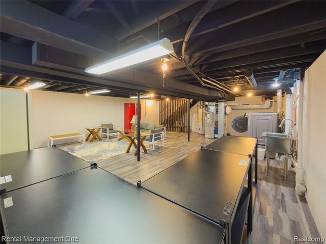 174 Lange Drive, Troy, MI 48098