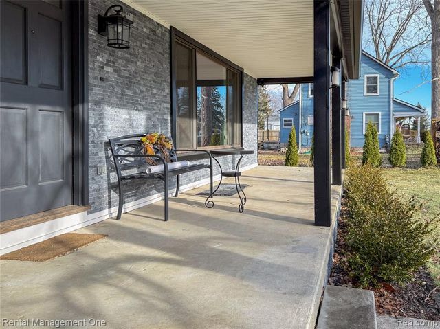 174 Lange Drive, Troy, MI 48098