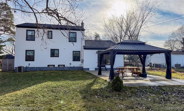 174 Lange Drive, Troy, MI 48098