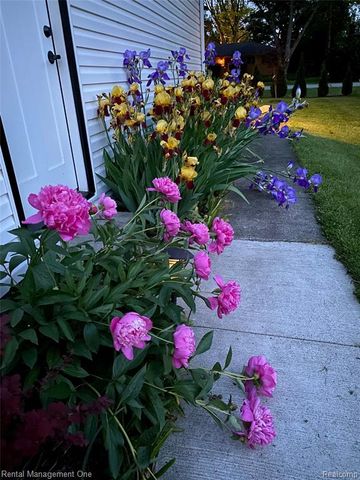 174 Lange Drive, Troy, MI 48098