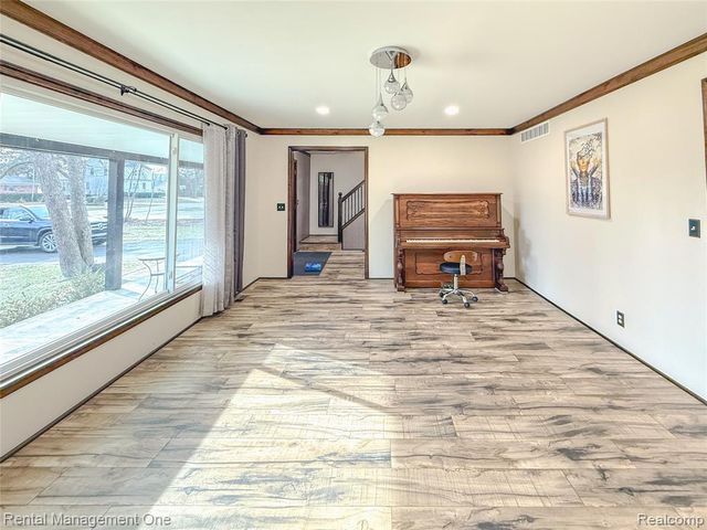 174 Lange Drive, Troy, MI 48098