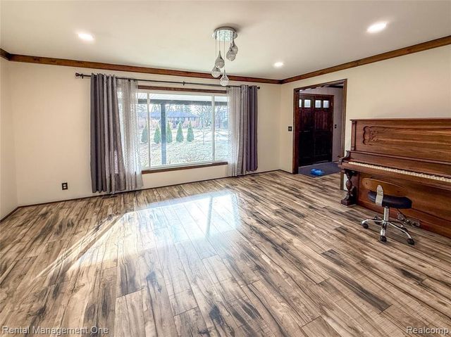 174 Lange Drive, Troy, MI 48098