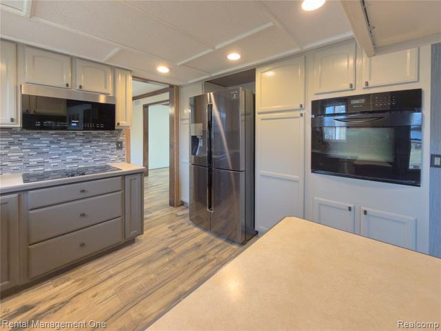 174 Lange Drive, Troy, MI 48098