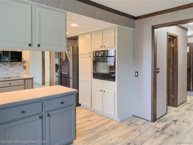 174 Lange Drive, Troy, MI 48098