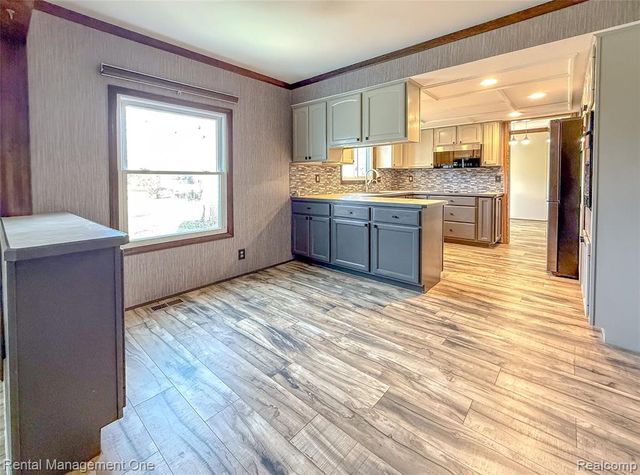 174 Lange Drive, Troy, MI 48098