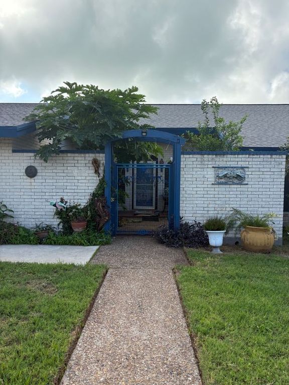 120 Shore Dr, Portland, TX 78374 — exterior