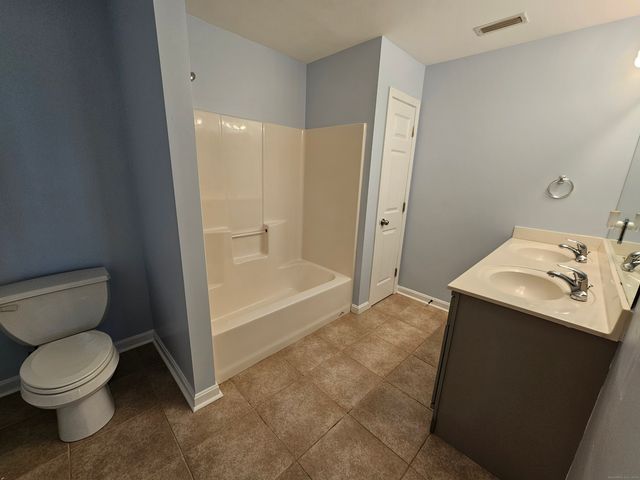 136 Meridian Street 110, Groton, CT 06340