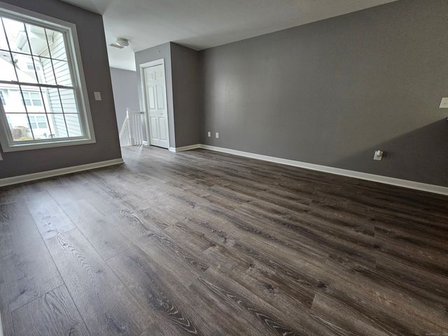 136 Meridian Street 110, Groton, CT 06340