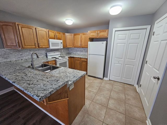 136 Meridian Street 110, Groton, CT 06340