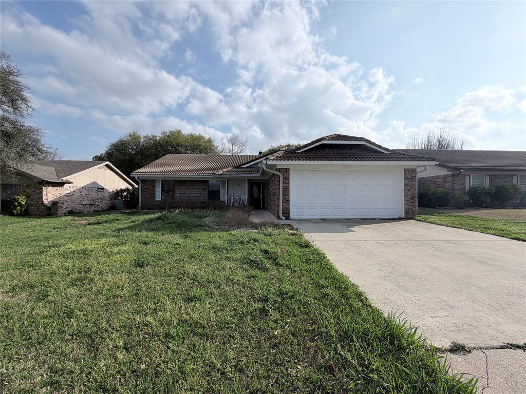 110 Iberis Court, Arlington, TX 76018