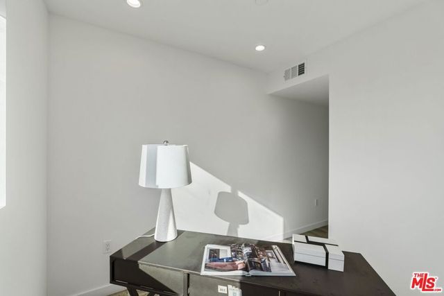 10918 Camarillo Street 403, North Hollywood, CA 91602