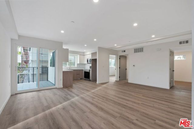 10918 Camarillo Street 403, North Hollywood, CA 91602