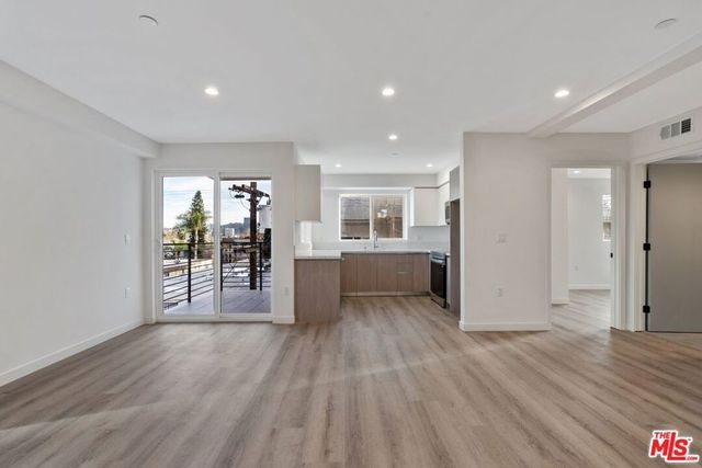 10918 Camarillo Street 403, North Hollywood, CA 91602
