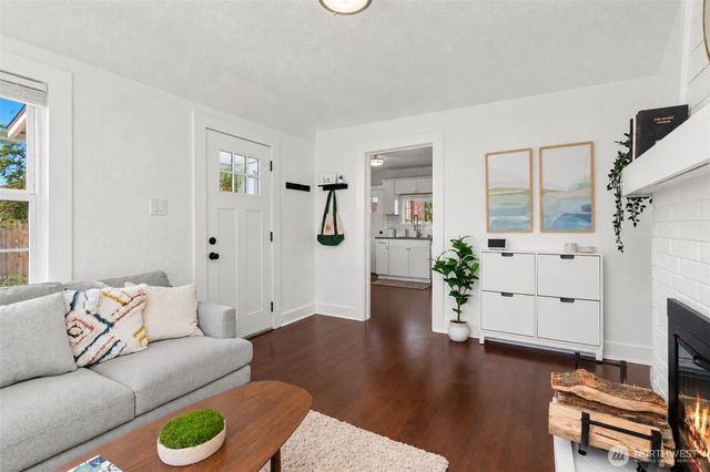 8143 10th Avenue SW, Seattle, WA 98106