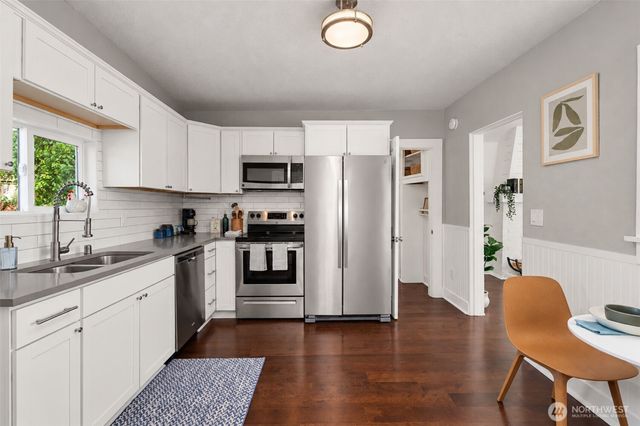 8143 10th Avenue SW, Seattle, WA 98106