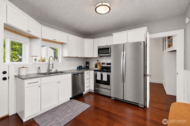 8143 10th Avenue SW, Seattle, WA 98106