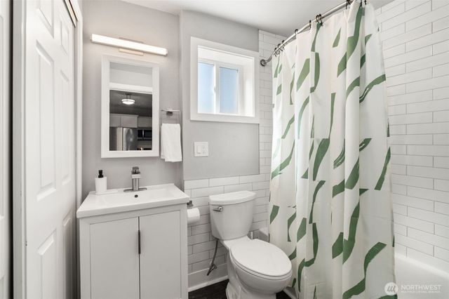 8143 10th Avenue SW, Seattle, WA 98106