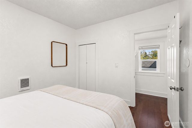 8143 10th Avenue SW, Seattle, WA 98106