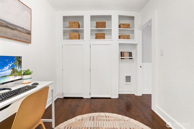 8143 10th Avenue SW, Seattle, WA 98106