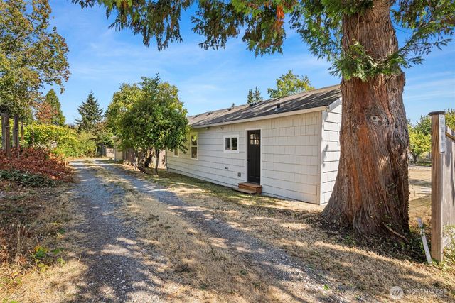 8143 10th Avenue SW, Seattle, WA 98106