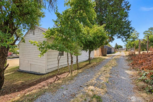 8143 10th Avenue SW, Seattle, WA 98106