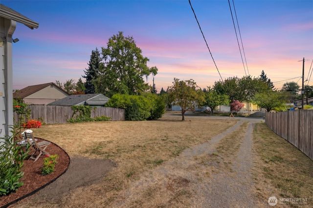 8143 10th Avenue SW, Seattle, WA 98106