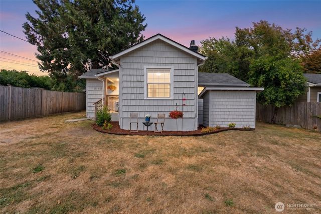 8143 10th Avenue SW, Seattle, WA 98106