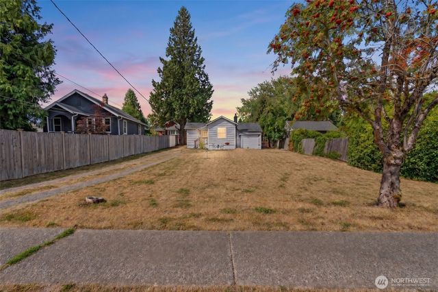 8143 10th Avenue SW, Seattle, WA 98106