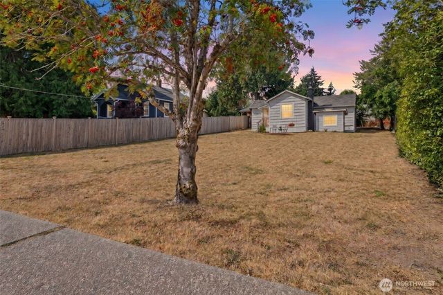 8143 10th Avenue SW, Seattle, WA 98106