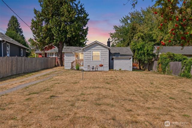 8143 10th Avenue SW, Seattle, WA 98106