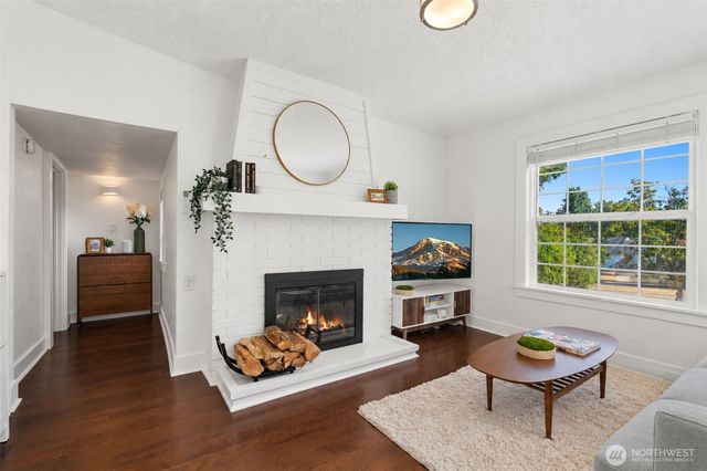 8143 10th Avenue SW, Seattle, WA 98106
