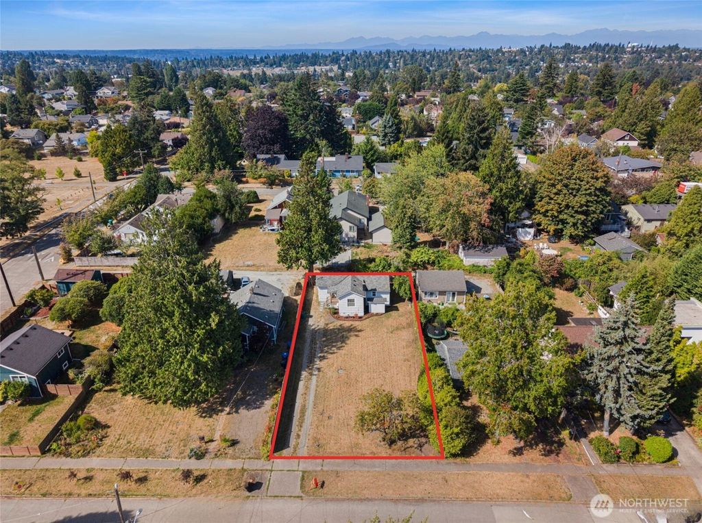 8143 10th Avenue SW, Seattle, WA 98106