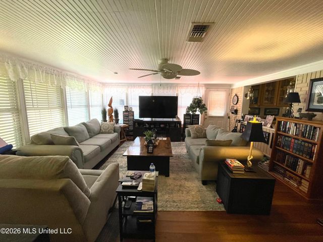 325 Westview Drive, Biloxi, MS 39531