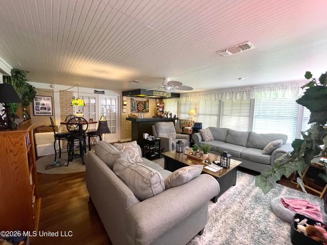 325 Westview Drive, Biloxi, MS 39531