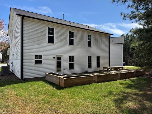 6436 Beaver Pond Court, Pfafftown, NC 27040