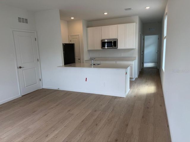 4407 VIBERNUM AVENUE B, St Cloud, FL 34772