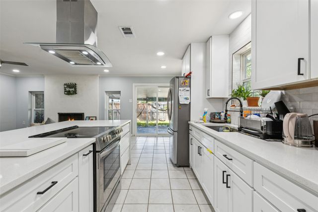 1901 Kris Street, Irving, TX 75060