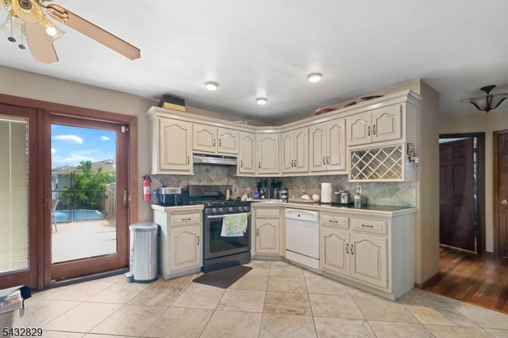 200 Bradford Ave, Linden City, NJ 07036 — photo 4