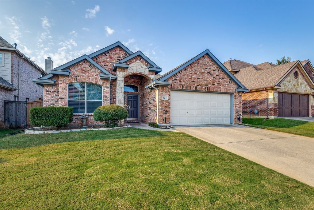 202 Fountainview Drive, Euless, TX 76039