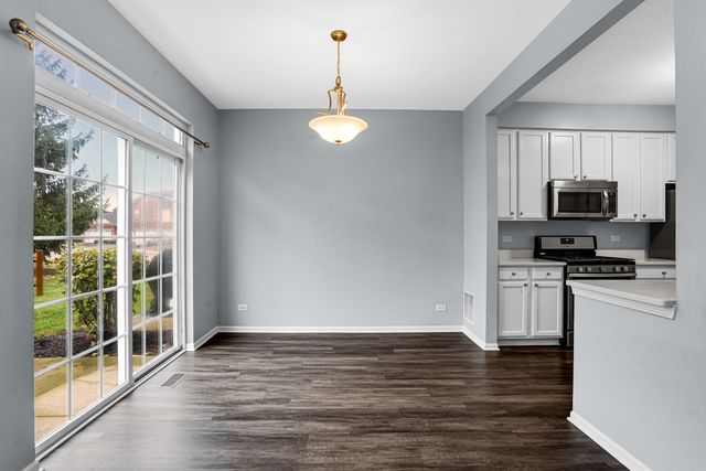 24135 W Walnut Circle, Plainfield, IL 60585