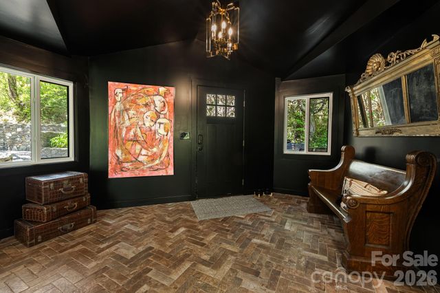 1 Patton Circle, Asheville, NC 28804