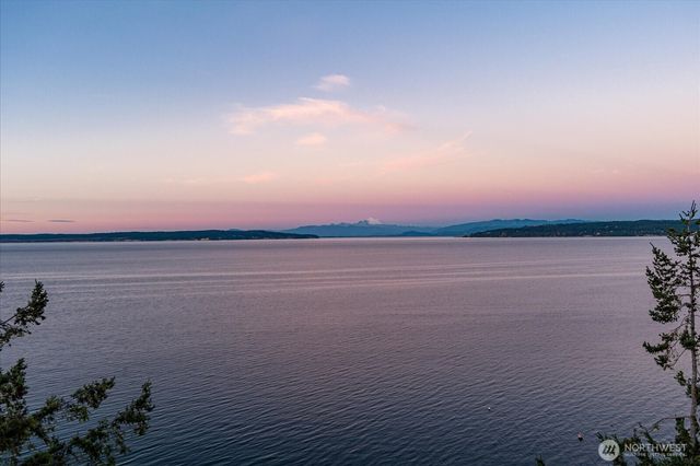 159 S Harrington Lagoon Road, Coupeville, WA 98239